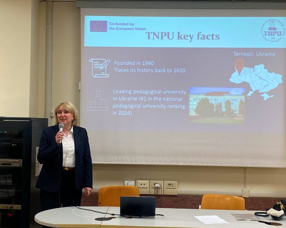Проф. І. Задорожна презентує ТНПУ